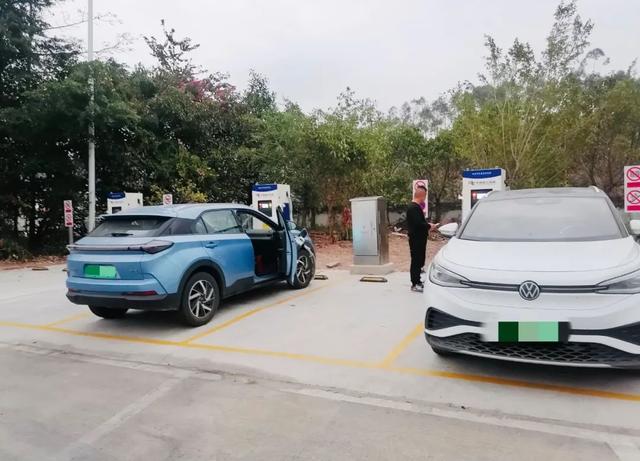 good news! Four new energy charging stations have been added to the G80 Guangkun Expressway